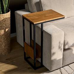 Hoogwaardige houten bijzettafel met zwart metalen frame, geschikt voor modern en industrieel interieur als salontafel of decoratie.