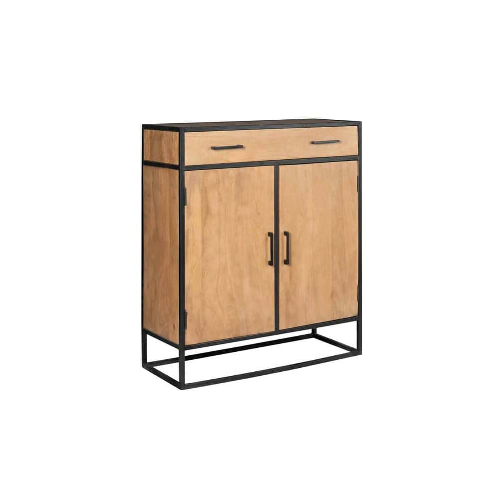 Een modern houten schoenenkast met zwart metalen frame, geschikt voor een stijlvolle entree of garderobe, gecombineerd met natuurlijke materialen en industrieel design.