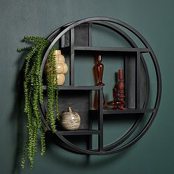 Grote muurplank muurdecoratie zwart hout met vazen en planten in groene kamer.