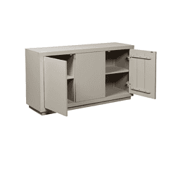 Minimalistische witte houten buffetkast met open en gesloten opbergvakken, perfect voor modern interieur en keukenopslag.