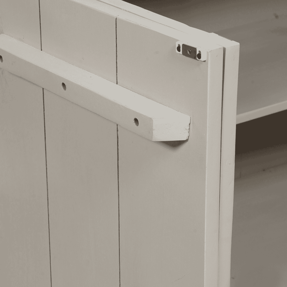 Rijg detail van witte houten meubelkast, geschikt voor maatwerk en interieurdesign.