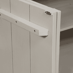 Rijg detail van witte houten meubelkast, geschikt voor maatwerk en interieurdesign.