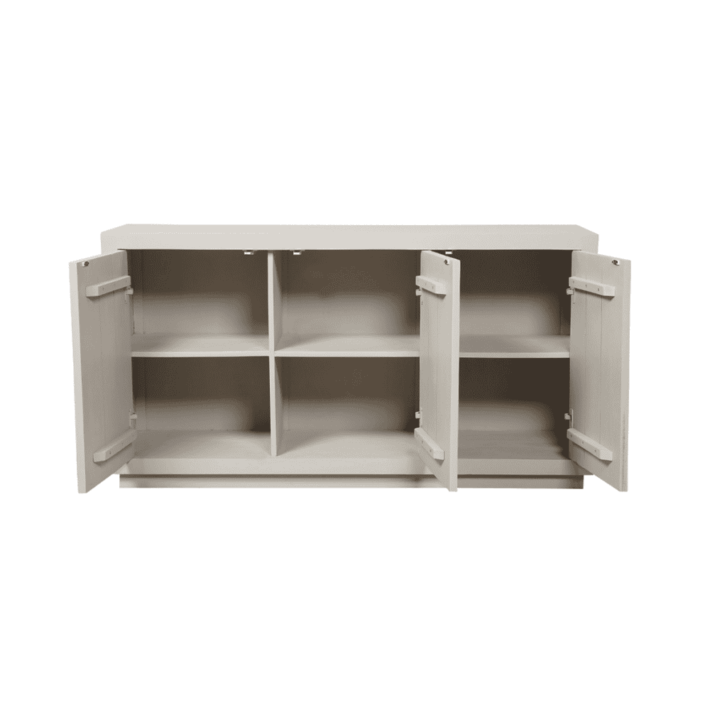 Breed witte houten dressoirkast met open schuifdeuren, perfect voor landelijke en moderne interieurs, met ruime opbergvakken voor o.a. servies en decoratie, typisch Mokana meubelstuk.