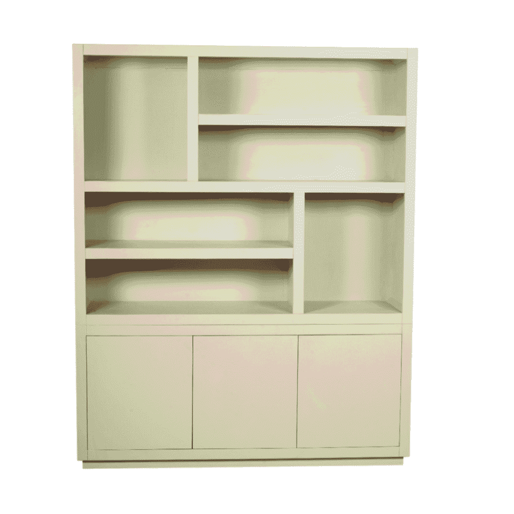 Elegante witte boekenkast met meerdere open vakken en gesloten opbergvakken, perfect voor het organiseren van boeken, accessoires en decoratie in elk interieur.