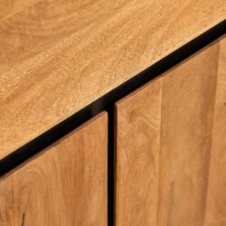 Vrijstaande eikenhouten meubelstukken, hoogwaardige afwerking en vakmanschap, perfect voor landelijke en moderne interieurs.