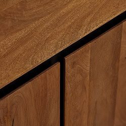 Elegante houten meubelafwerking, stijlvol en hoogwaardig vakmanschap. Perfect voor moderne en tijdloze interieurs door het gebruik van natuurlijke houtmaterialen.