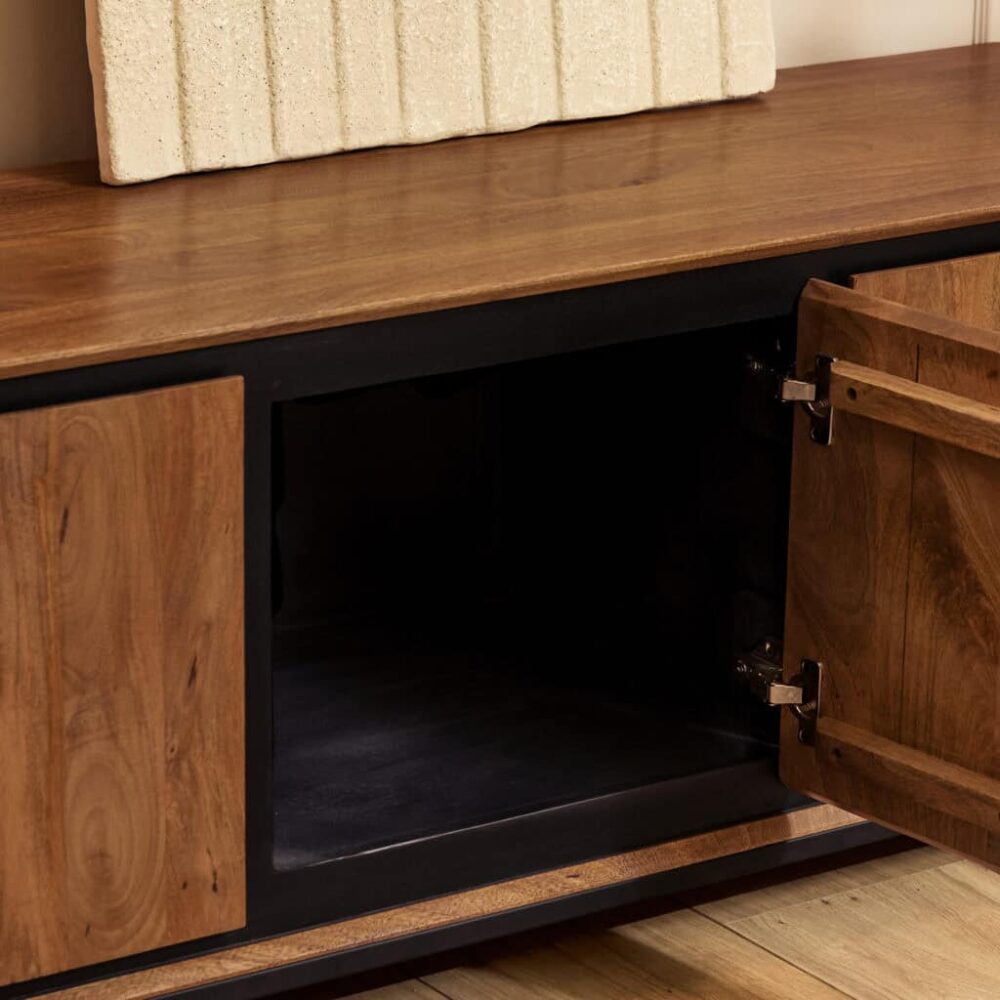 Hoogwaardige houten meubels met strakke afwerking en modern design, perfect voor elke woonkamer of slaapkamer. Geschikt voor het opbergen van spullen en het versterken van je interieur.