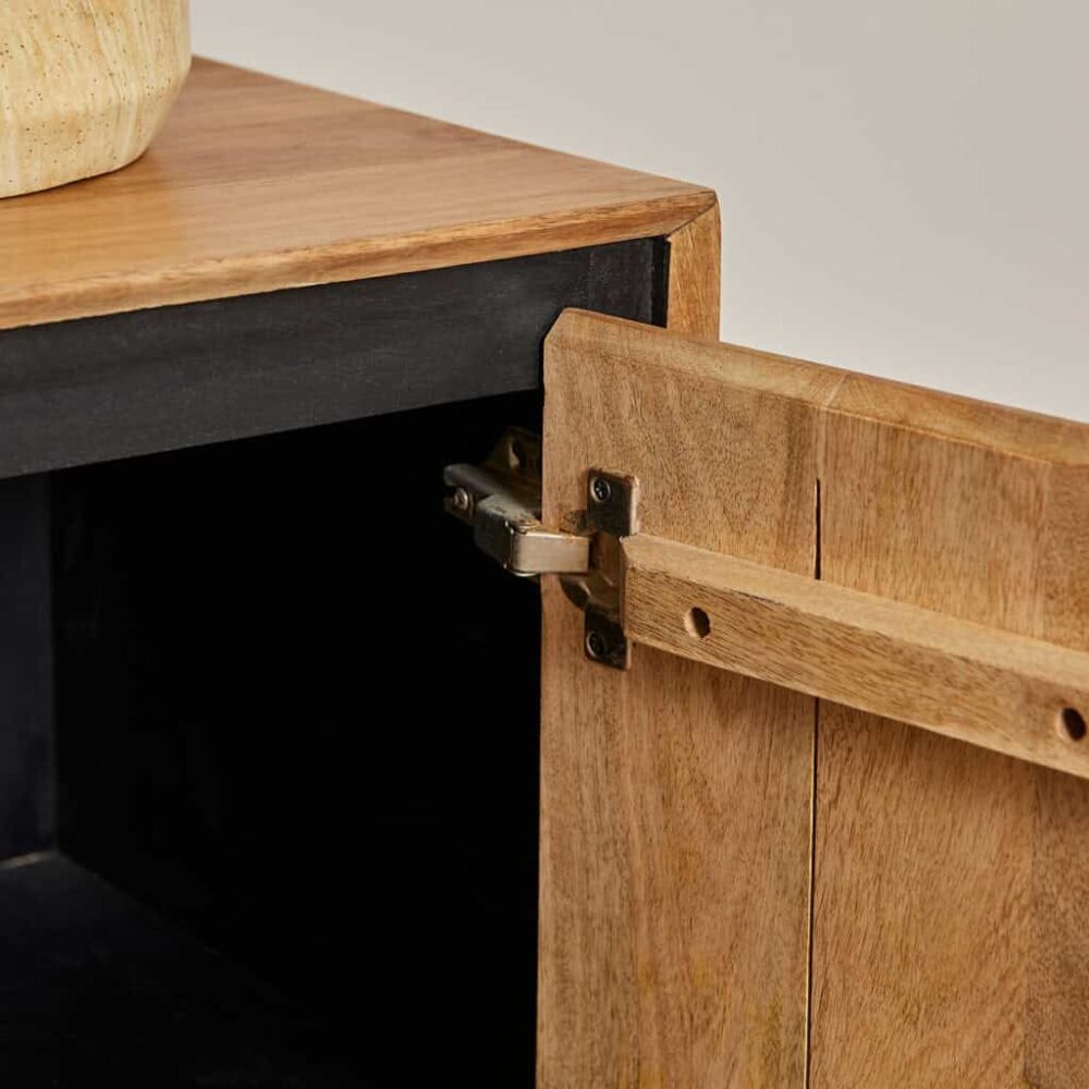 Eiken hout meubel met moderne, landelijke uitstraling, prachtig afgewerkt en duurzaam vervaardigd door Mokana Meubelen.