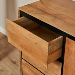 Massief houten ladekast, eiken meubel met zwart metalen frame, hoge kwaliteit handgemaakt, modern Scandinavisch design, op maat gemaakte houten slaapkamer opbergmeubel.