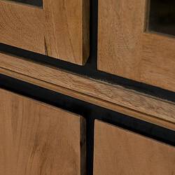 Elegante houten meubel detail met zwarte metalen accenten, handscheinend ambachtelijk gemaakt, perfect voor moderne interieurdesigns.