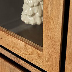 Elegante houten meubel met strakke afwerking en glazen deurtje, perfect voor een modern interieur. Gemaakt door Mokana Meubelen, hoogwaardige vakmanschap en natuurlijke materialen.