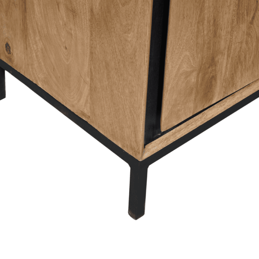 Houten meubel met zwart metalen frame, modern minimalistisch design, warme natuurlijke houtlook, perfect voor industrieel interieur, duurzame en stevige constructie, stijlvolle toevoeging aan woonkamer of kantoor.