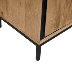 Houten meubel met zwart metalen frame, modern minimalistisch design, warme natuurlijke houtlook, perfect voor industrieel interieur, duurzame en stevige constructie, stijlvolle toevoeging aan woonkamer of kantoor.