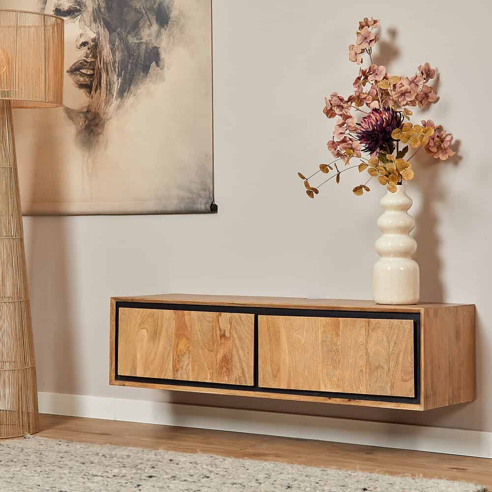 Houten TV-meubel met zwart frame, modern design, elegant en functioneel, ideaal voor woonkamer inrichting.