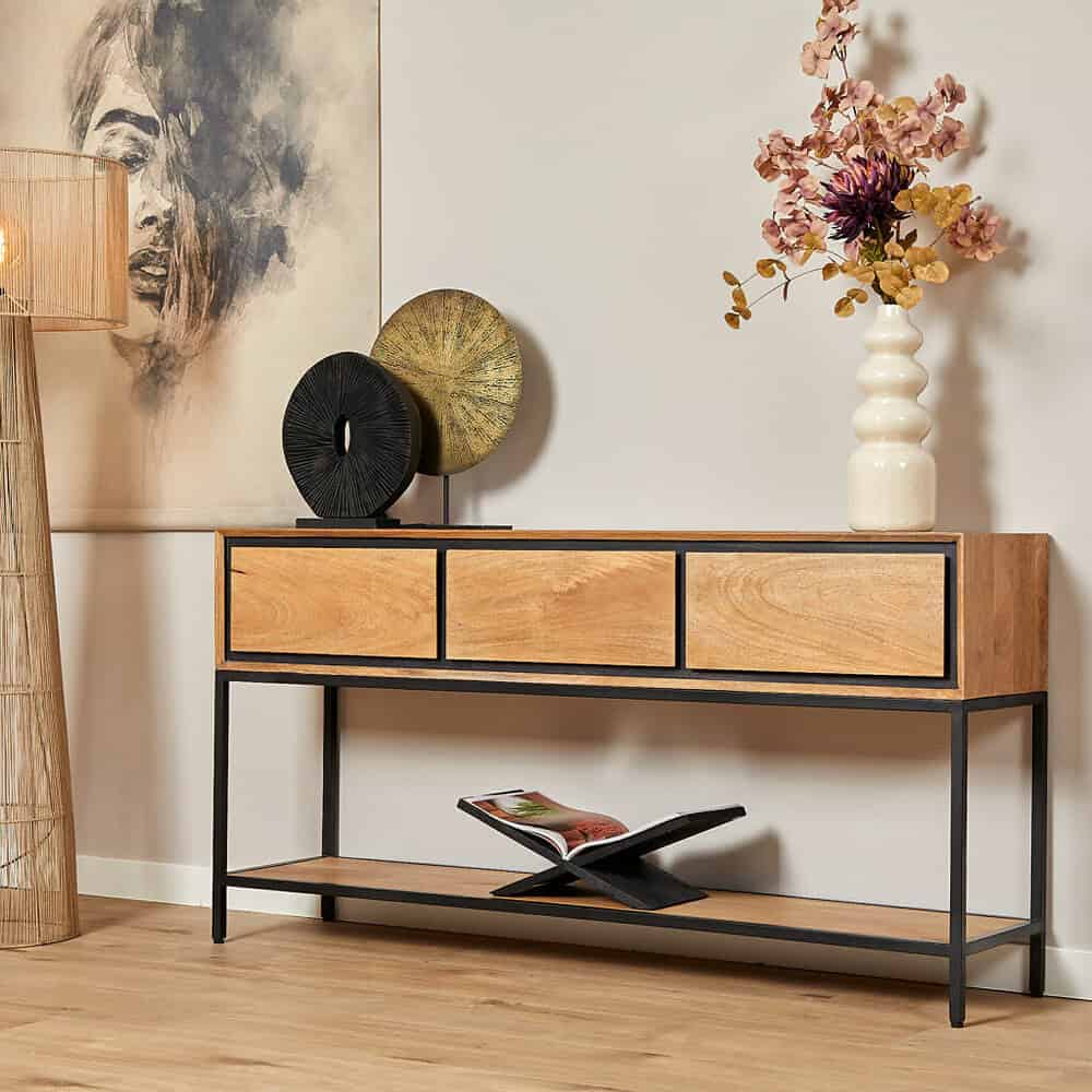 Modern houten console tafel met zwart metalen frame, opberglades en een onderste plank voor decoratie of boeken, perfect voor een stijlvolle woonkamer of hal.
