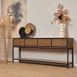 Modern houten console met zwart metalen frame voor woonkamer of entree, stijlvolle opbergoplossing en decoratief meubel, perfect voor het weergeven van vazen, kunst en accessoires.