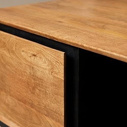Unique houten meubelstukken van Mokana Meubelen met natuurlijke afwerking en strak design.