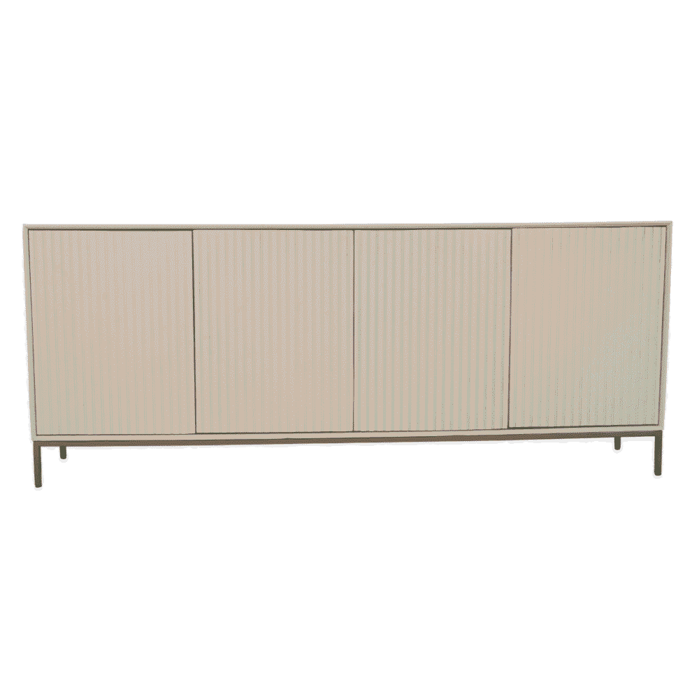 Grote witte houten buffetkast met verticale liniale panelen en metalen poten, modern design, perfect voor een Scandinavische of lichte interieurstijl.
