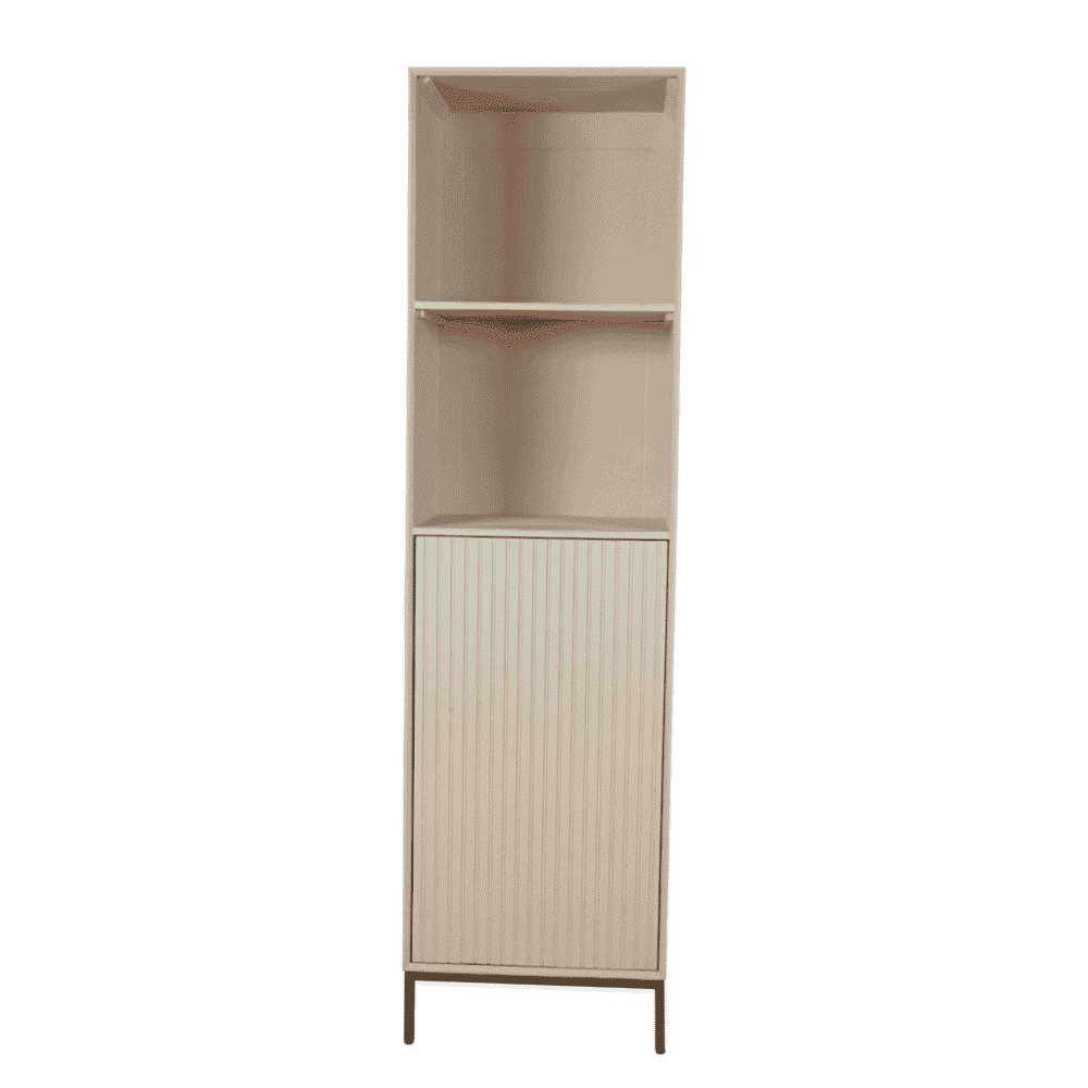 Moderne beige kast van Mokana Meubelen met open en gesloten opbergmogelijkheden, perfect voor stijlvolle opbergruimte in huis of kantoor.