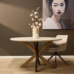 Elegante sierbank met modern design en houten poten, perfect voor woonkamer of eetkamer. Combineert natuurlijke materialen en strak vakmanschap voor een stijlvolle uitstraling.