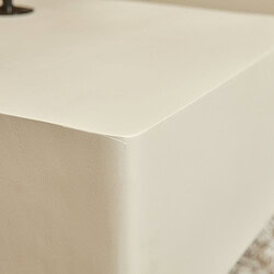 Strakke witte meubelrand met subtiele textuur, modern en minimalistisch design, perfect voor stijlvolle interieurdecoratie.