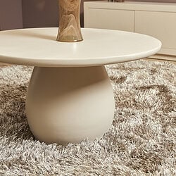 Minimalistische salontafel met ronde witte composiettop en stijlvolle rondere basis, perfect voor moderne woonkamers en interieurdesign.