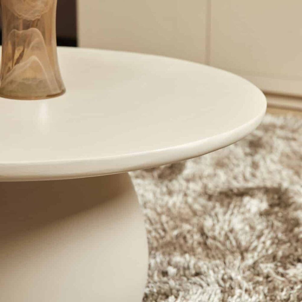 Elegante witte salontafel met ronde vorm, modern design en glad afwerking, perfect voor een gezellige woonkamer.
