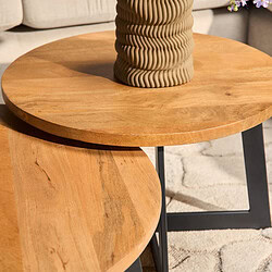 Modern houten bijzettafels met zwart metalen onderstel, perfect voor een stijlvol en functioneel interieur.