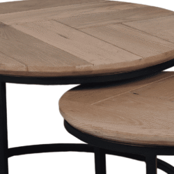 Houten bijzettafels met zwart metalen frame, modern industrieel design, massief hout, versatile interieurdecoratie, hoogwaardige afwerking, Mokana Meubelen, duurzame en stijlvolle bijzetmeubels voor elke woonkamer.