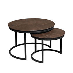 Couchtisch-Set aus naturbelassenem, rauem Holz mit schwarzem Metallrahmen, moderne Inneneinrichtung.