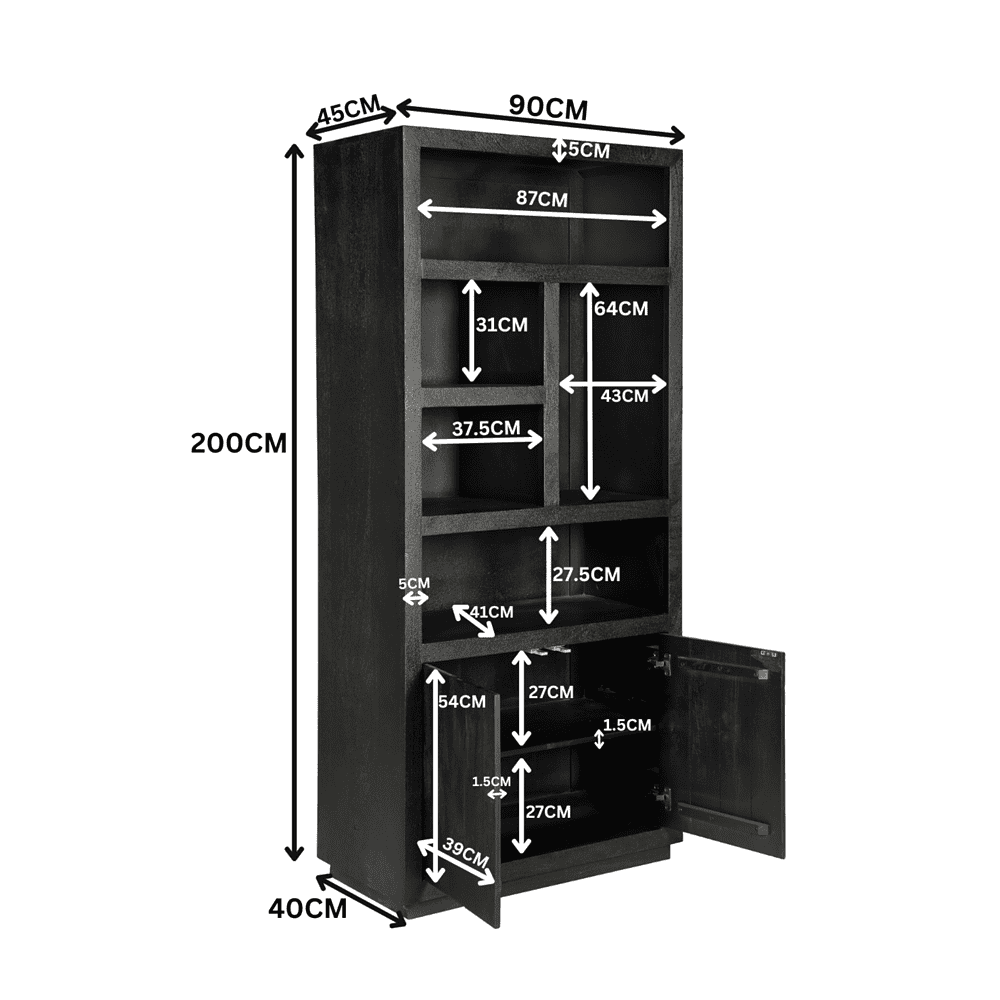 Lage zwarte houten boekenkast met meerdere planken en opbergruimte, perfect voor modern interieur en opbergen.