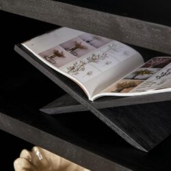 Stijlvol meubelcatalogus met verfijnde bloem- en plantencollecties, perfect voor inspiratie in interieur en wonen.