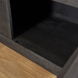 Natuurlijk zwarte houten meubelstijl met strakke afwerking en duurzame materialen.