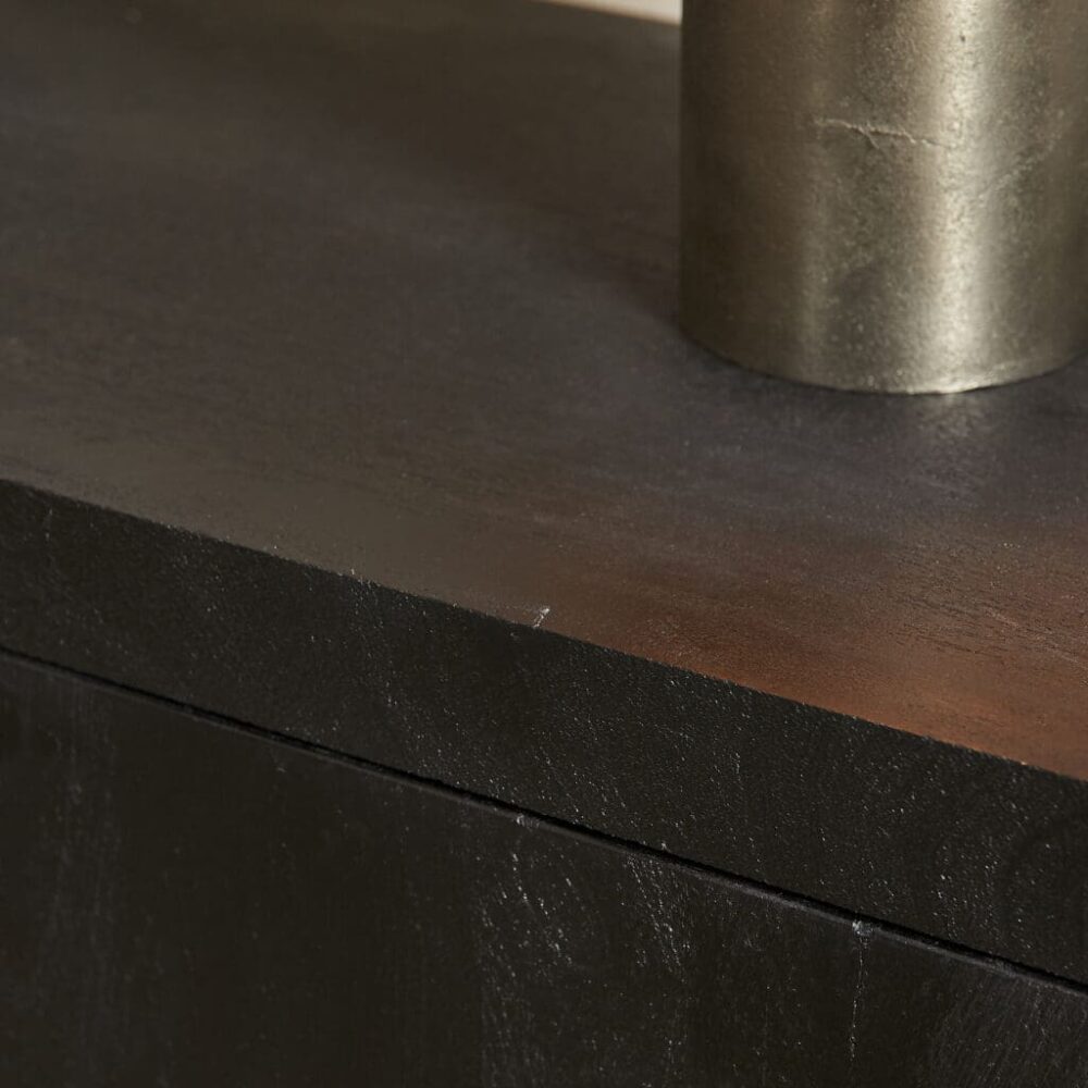 Houten meubel met metalen poot, strak en modern ontwerp, hoge kwaliteit afwerking. Perfect voor stijlvolle interieurinrichting.