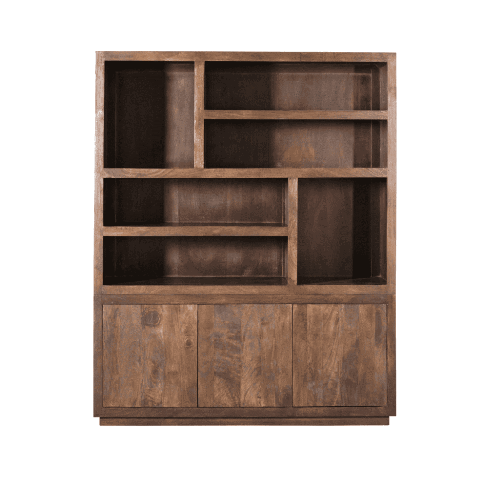 Modern houten boekenkast van Mokana Meubelen met open planken en gesloten opbergruimte, perfect voor een stijlvolle en functionele woonkamer.