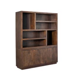 Rustieke houten boekenkast met meerdere open vakken en gesloten onderkast, perfect voor modern en landelijk interieur.