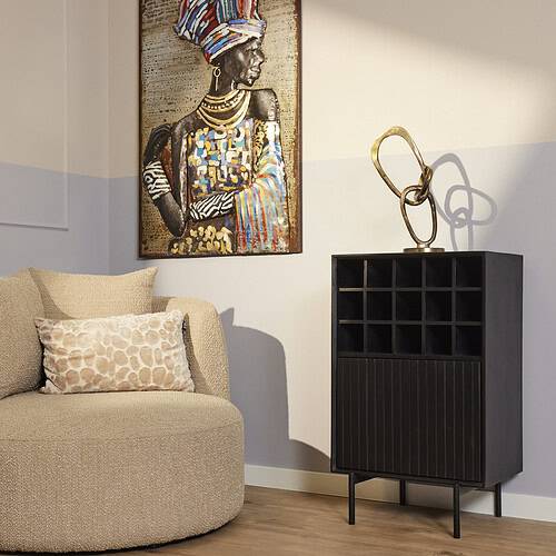 Elegante zwarte wijnkast met 12 vakken en gesloten onderkant, ideaal voor het bewaren van wijn en accessoires in modern interieur.