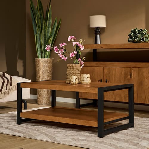 Moderner Couchtisch aus Holz mit schwarzem Metallgestell, stilvoller Wohnstil für ein gemütliches Wohnzimmer, von Mokana Furniture.