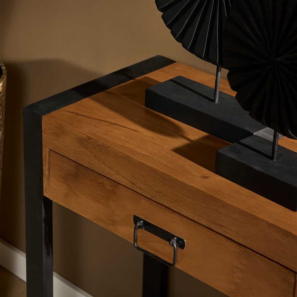 Hoogwaardige houten salontafel met zwart metalen frame, modern design, ideaal voor stijlvolle woonkamerinterieurs.