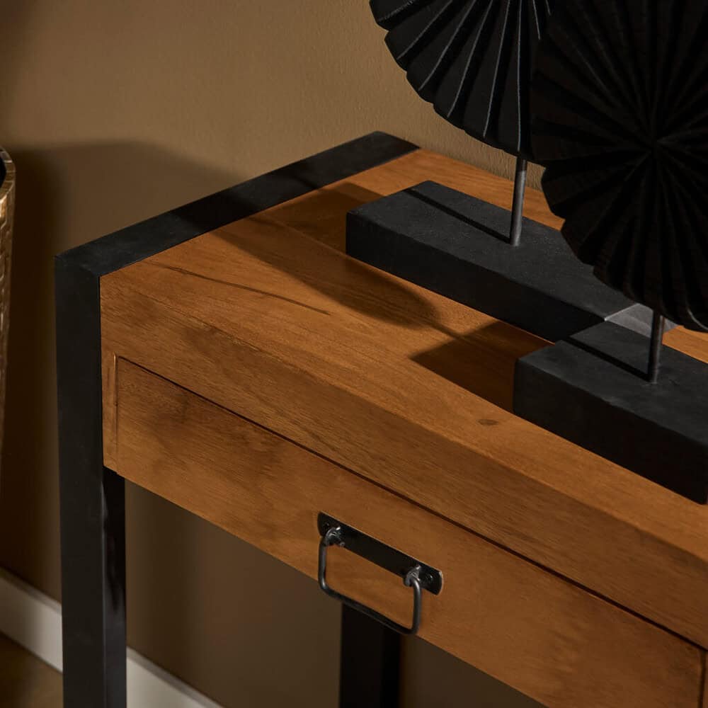 Geboektisch van massief hout met zwart metalen frame, elegant en duurzaam.