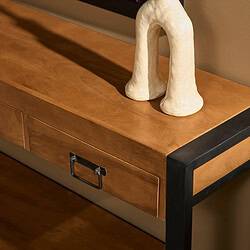 Hoogwaardige houten salontafel met zwart metalen frame en lade, modern design voor warme woonkamers.