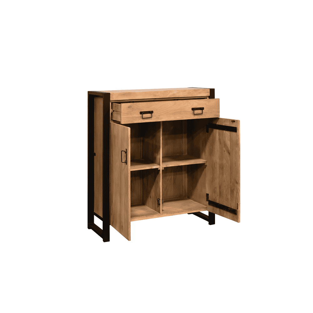Massief houten kast met zwart metalen frame en praktische opbergruimte, perfect voor een industriële woonstijl bij Mokana Meubelen.