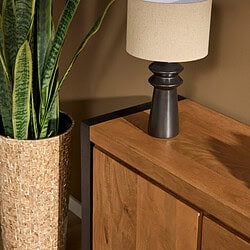 Hoogwaardige houtkeuken meubels van Mokana Meubelen, stijlvolle en op maat gemaakte oplossingen voor elke woonkamer. Duurzaam, modern design en vakmanschap voor een unieke interieurstijl.