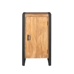 Robuuste houten kast met zwart metalen frame, perfect voor industrieel interieur, extra opbergruimte en stijlvolle uitstraling, gemaakt door Mokana Meubelen.