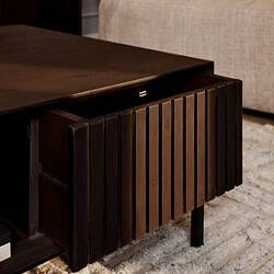 Elegant donkerhouten ladekast met verticale latten voor een moderne en sfeervolle uitstraling. Perfect als slaap-, woonkamer- of kantoormeubel. Handgemaakt en scheef gesneden voor een uniek design.