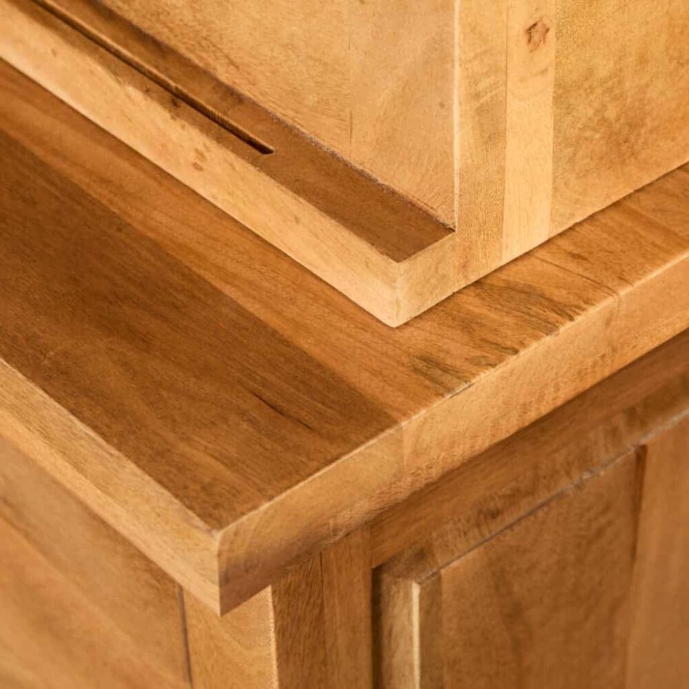 Houtfineer meubel detail zonder handgrepen, ambachtelijk vakmanschap bij Mokana Meubelen.