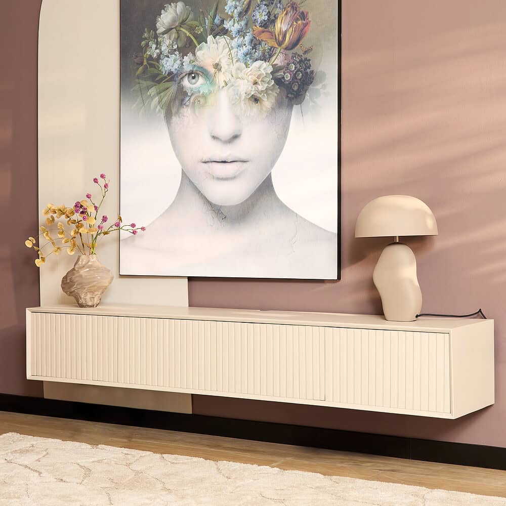 Elegante witte wanddecoratie meubels van Mokana Meubelen, perfect voor modern interieur en gesloten opbergruimte. Geschikt voor woonkamer, slaapkamer of kantoorinrichting.