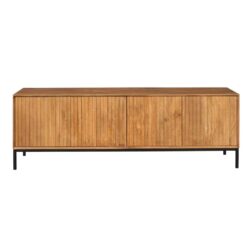 Strakke houten tv-meubel met zwarte metalen poten, passend in modern interieur, ontworpen door Mokana Meubelen. Perfect voor een stijlvolle woonkamer of entertainmentruimte.
