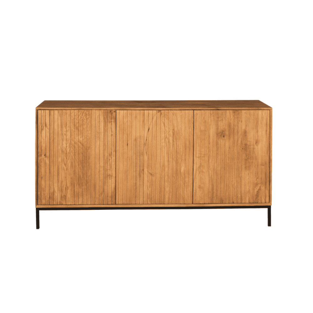 Steigerhouten dressoir met zwart metalen poten, modern en functioneel meubel voor woonkamer of hal. Perfect voor opbergen en decoreren in een Scandinavisch of landelijke interieurstijl.