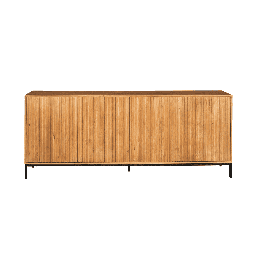 Elegante houten dressoir met slanke zwarte metalen pootjes, perfect voor woon- of eetkamer. Handgemaakt en gestileerd voor modern interieur, biedt ruime opbergruimte met natuurlijke uitstraling.